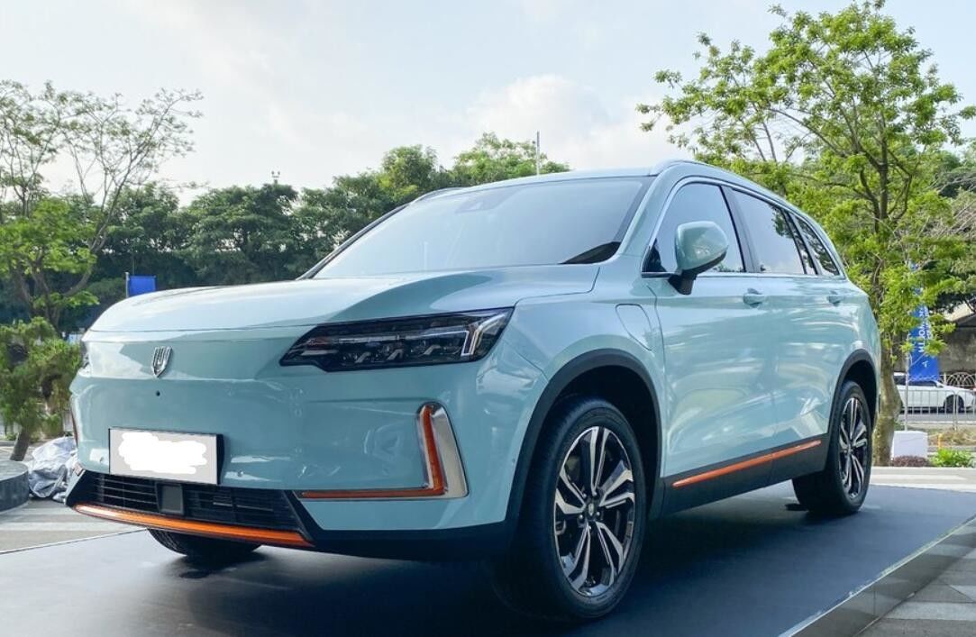 5 Door 5 Seat Midsize SUV Skyworth EV6 520 Travel Edition